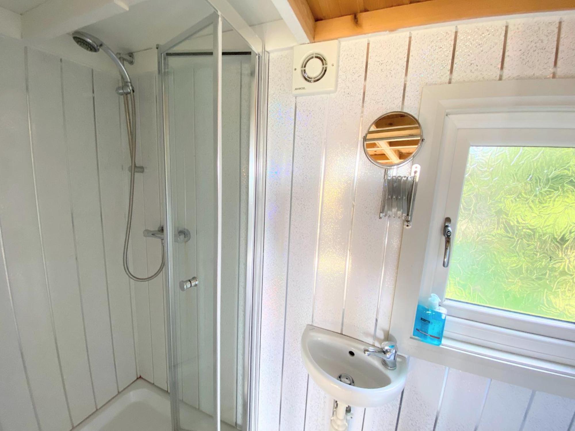 Blair Tiny House With Private Hot Tub - Fife - Loch Leven - Lomond Hills