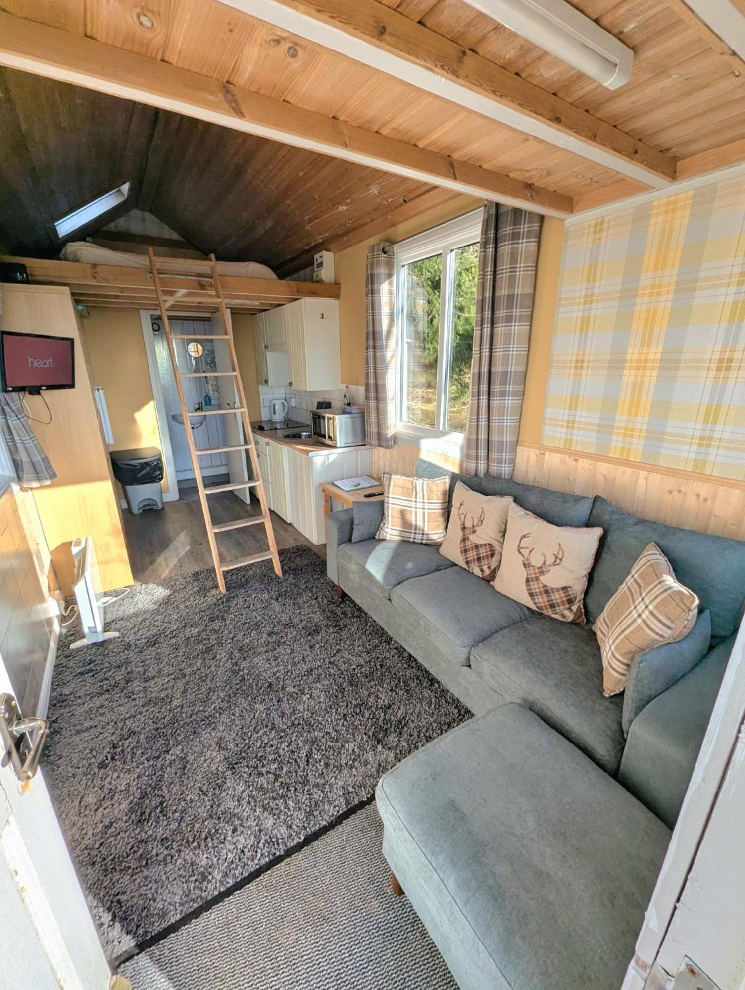 Blair Tiny House With Private Hot Tub - Fife - Loch Leven - Lomond Hills Lodge